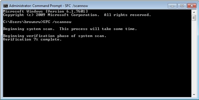 Прозорец на командния ред, показващ хода на проверката на системните файлове
