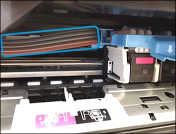 Ejemplo de una impresora correctamente preparada con tinta oscura
