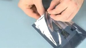 Colocación del disco duro en una bolsa antiestática