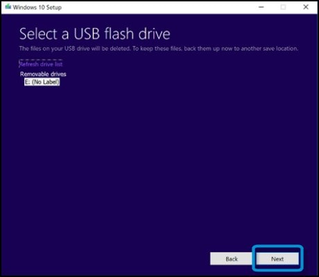 Selecting a USB flash drive and clicking Next