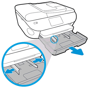 Wyciąganie podajnika papieru i przesuwanie prowadnic szerokości papieru na zewnątrz