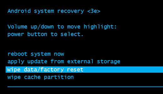 La opción borrar datos/restablecer configuración de fábrica en el menú de recuperación del sistema Android