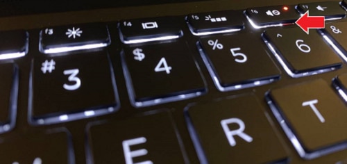 諮詢： HP Spectre 13 和15 X360 可變形電腦- 鍵盤背光未亮起，右邊靜音按鈕變暗| HP®顧客支持