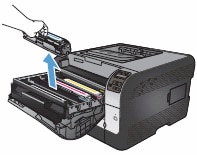 Image: Remove the old print cartridge.