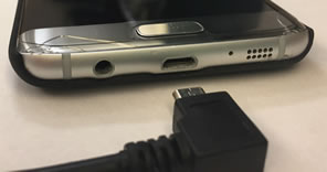Conexión del conector micro-USB al puerto micro-USB de su dispositivo Android