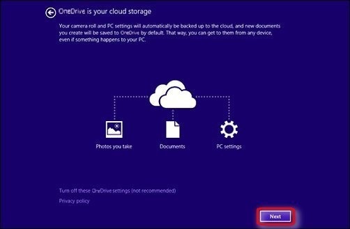 “OneDrive 是您的云存储”页面，“下一步”用红色圈出 