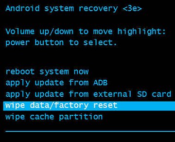 在 Android 系統復原功能表中反白顯示的「Wipe data/factory reset」(清除資料/原廠重新設定)